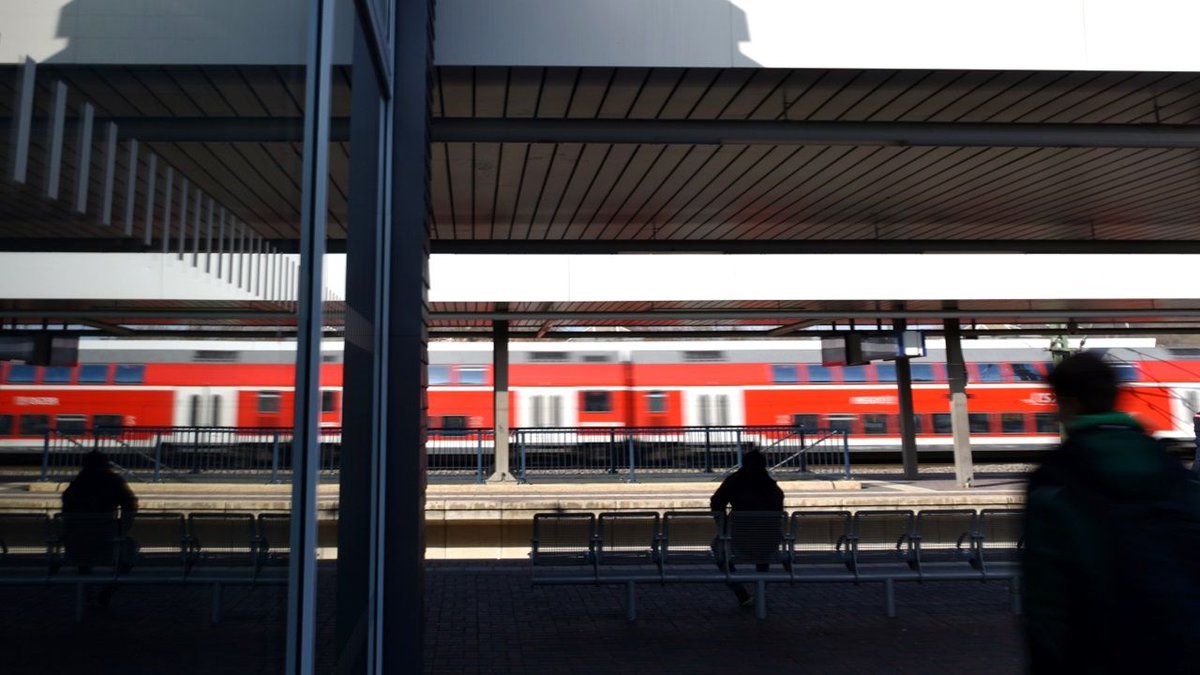 RailScopeEU's tweet photo. 🚄 Brandenburg's Transport Minister Supports Proposal for Occasional Drivers https://t.co/ngYW67B3G6 #Rail #DE https://t.co/ERZPKqQMQf