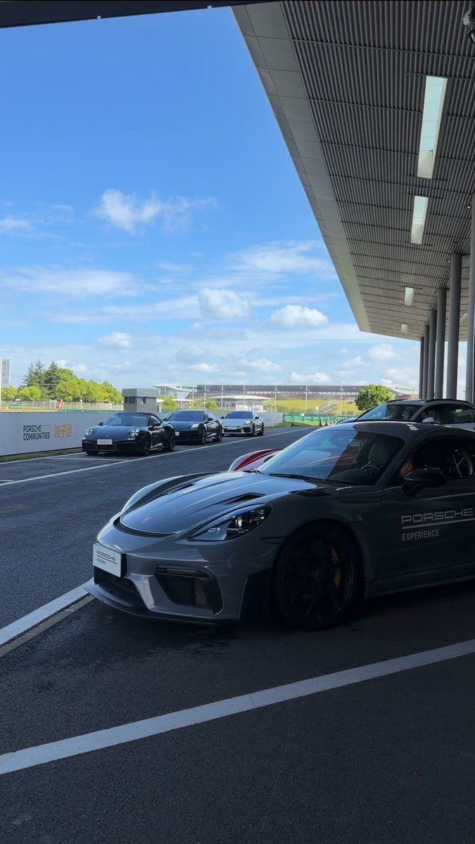 ApexOneWin's tweet photo. I'd ask for one more lap

Porsche Supercup cars
Shanghai circuit 
Our @1win VIP guests driving

An August throwback. This is what we put together for our VIP crew

Know someone who'd love this? Send them the clip https://t.co/TBrPbNg8bo