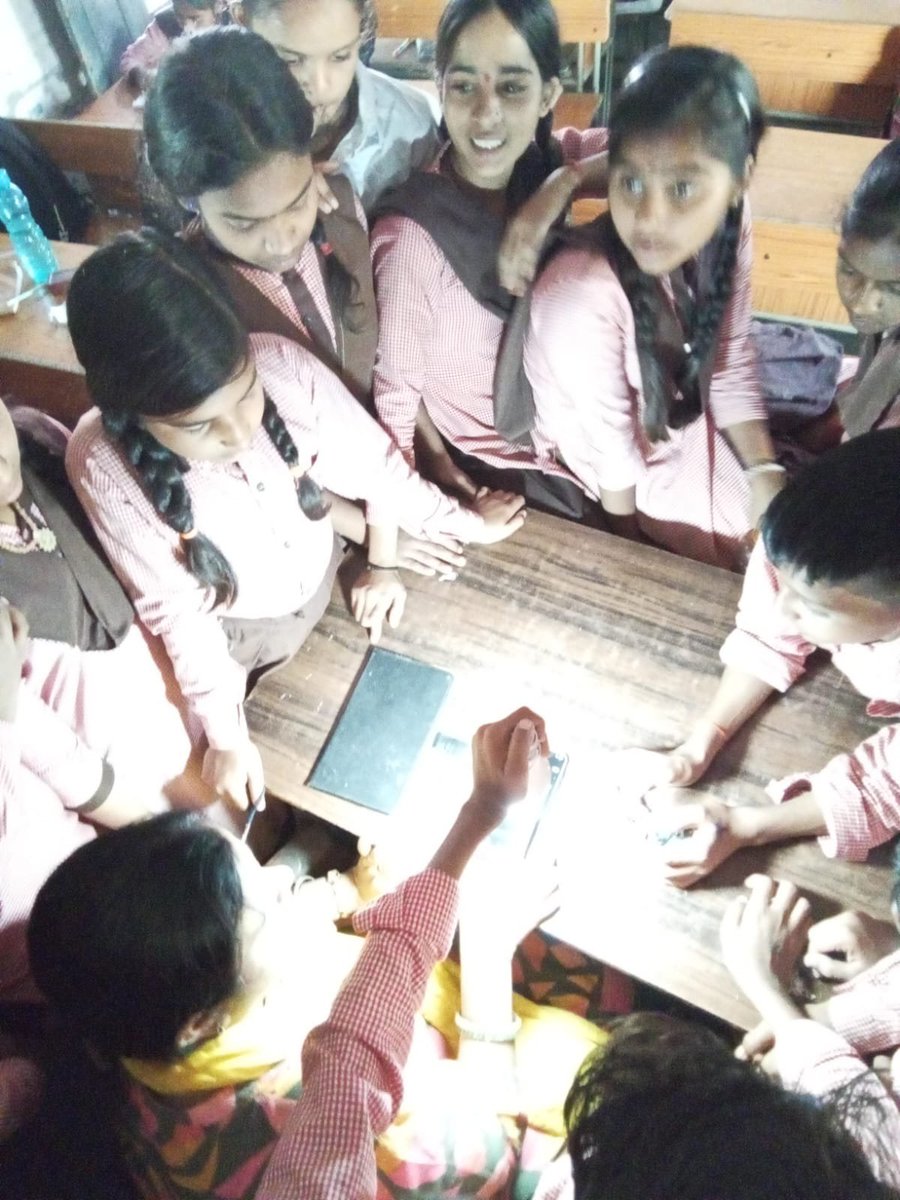 PreetiShar17423's tweet photo. प्रयोगशाला में स्मार्ट फोन को एक उपकरण/मापन यंत्र की तरह इस्तेमाल करना-उ०प्रा०वि०मडराक,लोधा में LBD activity 
@Dm_Aligarh 
@DBE_SA
@shikshansamvad 
@AligarhCdo
@bsa_aligarh_
@dietaligarh
@AajTaktvNews
@basicshiksha_up
@MoHFW_INDIA @EduMinOfIndia
@amarujala https://t.co/1k6WFTGG1M