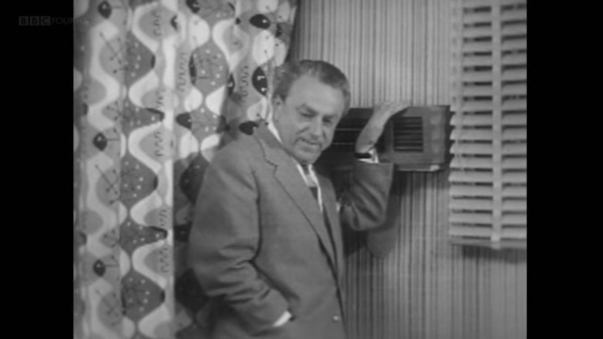 InEurovision's tweet photo. On this day in 1956 the final of the Festival Of British Popular Songs took place from the King's Theatre in Hammersmith, London 🇬🇧 hosted by Wilfrid Thomas

Regional juries selected Everybody Falls In Love With Someone, sung by Dennis Lotis as winner 
#Eurovision #British 
#BBC https://t.co/cH77yrPXXf