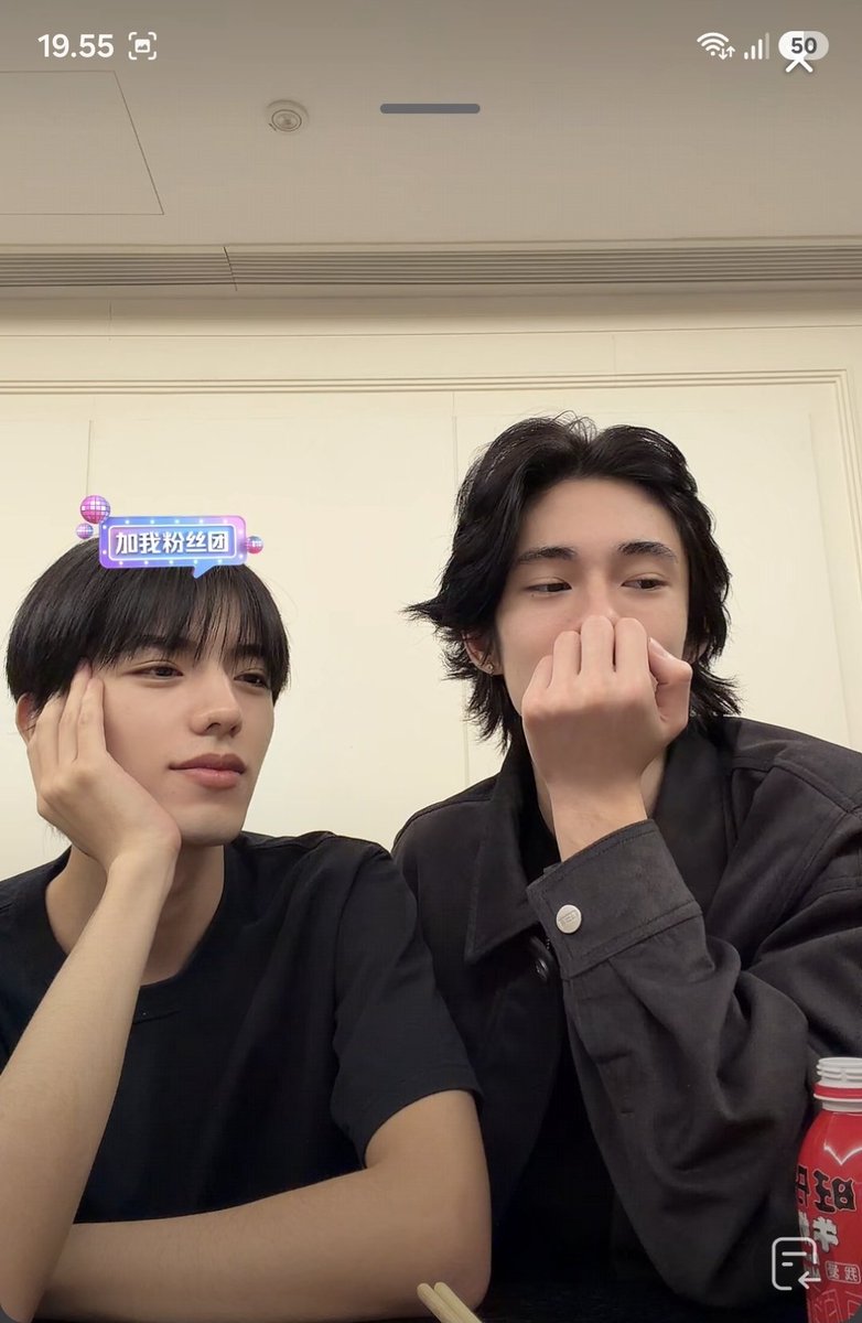 veeyaspace's tweet photo. mereka tuh cocoknya COCOK BANGET PERFECT MATCH SERASI truly made for each other https://t.co/z5E2XEJzla