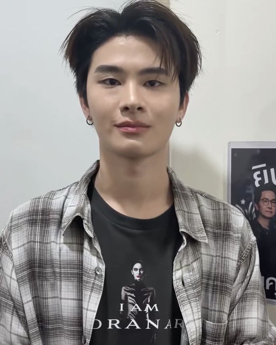 kh1ovele's tweet photo. พี่ยู                                                      สนทรรศน์ https://t.co/PfcwtV59eE