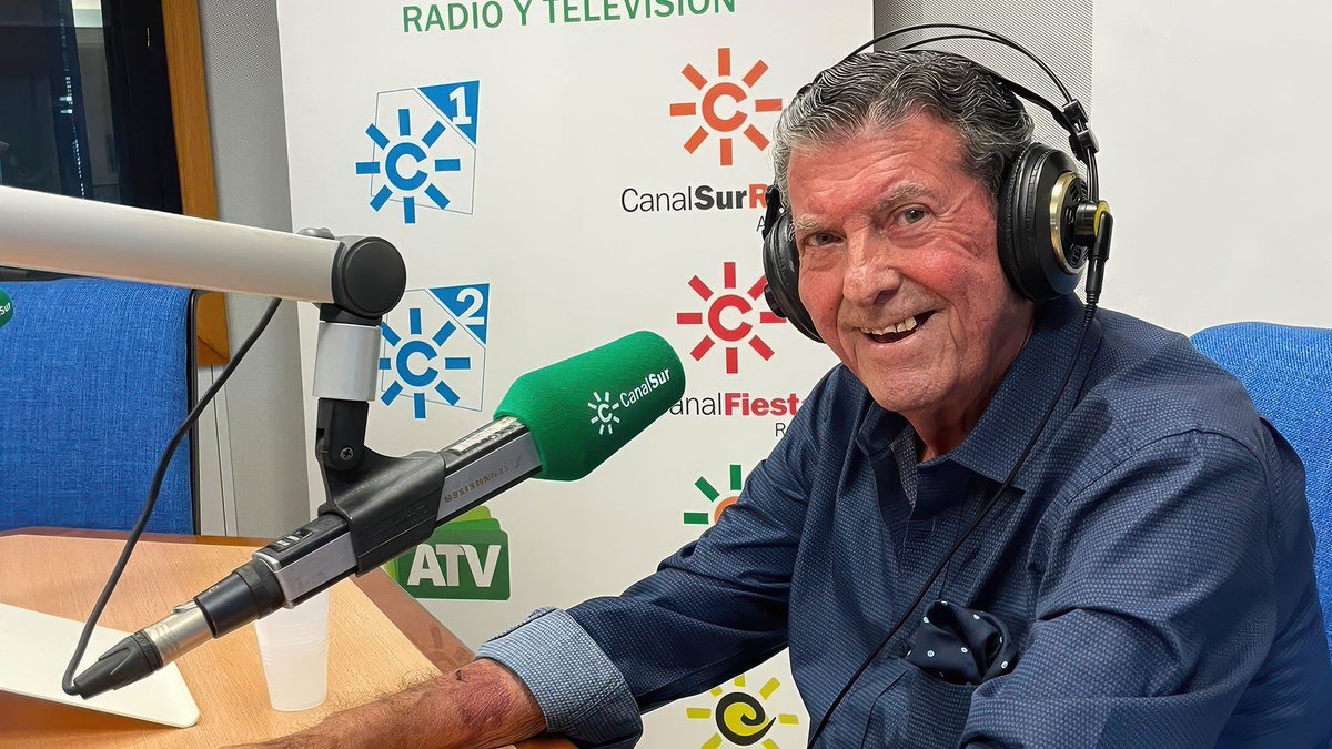 CanalSurRadio's tweet photo. 𝗘𝗹 𝗽𝗿𝗼𝗴𝗿𝗮𝗺𝗮 𝗱𝗲𝗹 𝗬𝘂𝘆𝘂 | El puchero sale mejor si lo cocinas escuchando a Luis El Zambo 

El cantaor jerezano es nuestro invitado en la sección que conduce Carmen Carbón, que nos confiesa qué música escucha cuando cocina

🌐 https://t.co/jW1ToOB2YV

📲 #SomosMásRadio