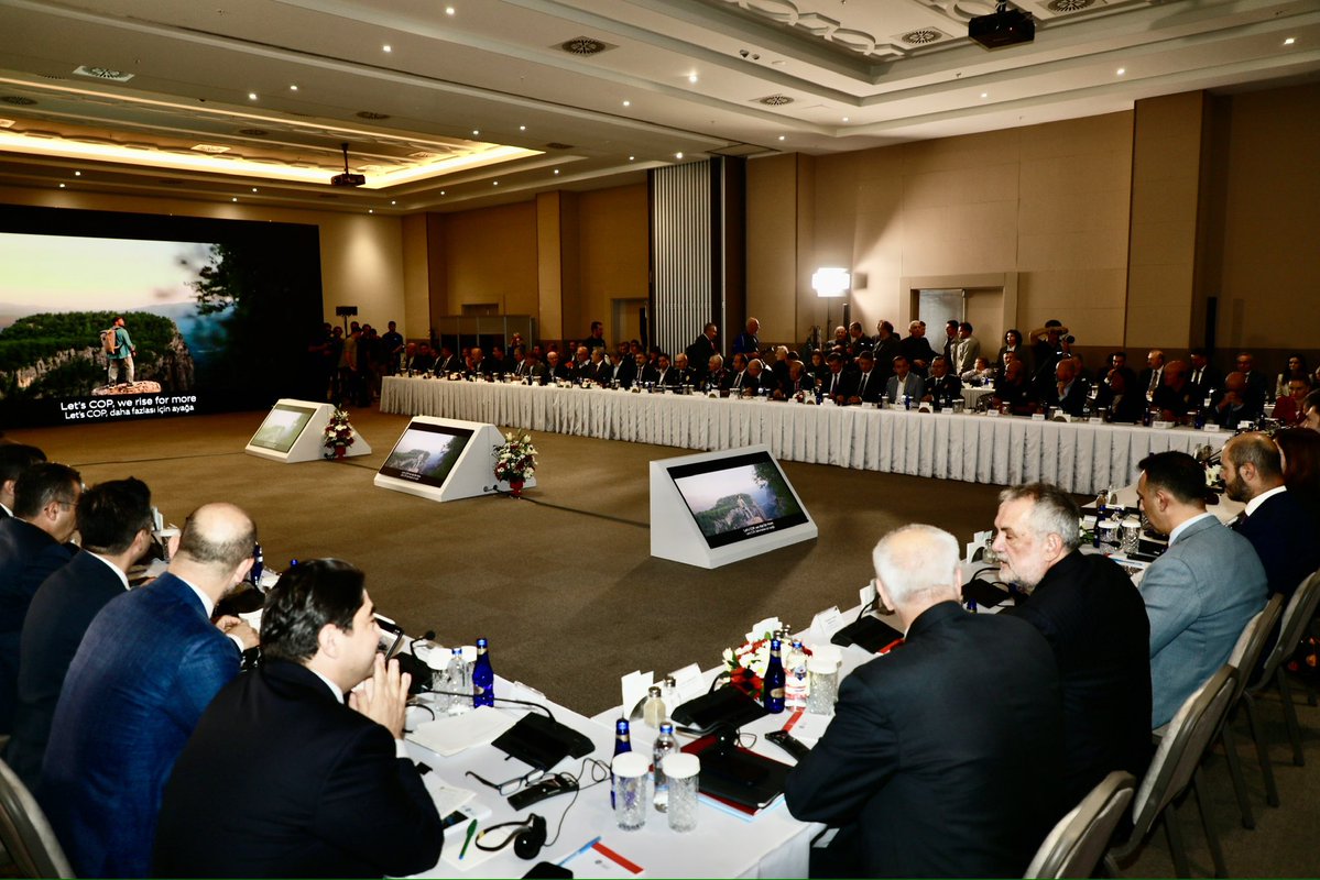 alicetin_07's tweet photo. 📍 COP31 EXPO

İçişleri Bakanımız Sayın Mustafa Çiftçi, (@mustafaciftcitr ) Çevre, Şehircilik ve İklim Değişikliği Bakanımız Sayın Murat Kurum, (@murat_kurum ) Valimiz, Belediye Başkanlarımız, İlgili Müdürlerimizle birlikte COP31 öncesi hazırlıklarımızı, güvenlik tedbirlerini ve sahadaki çalışmaları değerlendirdiğimiz koordinasyon toplantımızı gerçekleştirdik.

Antalya’mızın bu önemli organizasyona en iyi şekilde ev sahipliği yapması için tüm kurumlarımızla iş birliği içerisinde çalışmalarımızı sürdürüyoruz.
