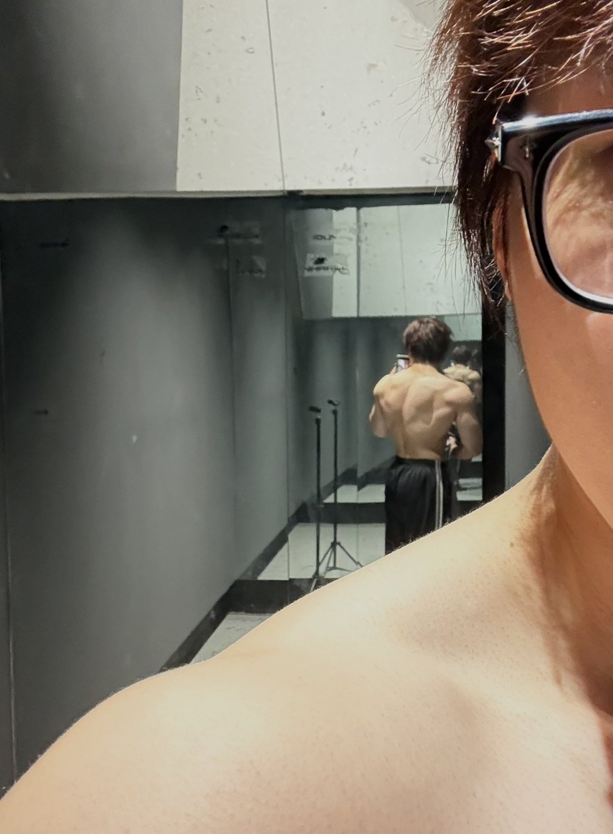 T1ancci's tweet photo. 不是，这体重秤上写的是啥？ https://t.co/BQ4RsAcsq7