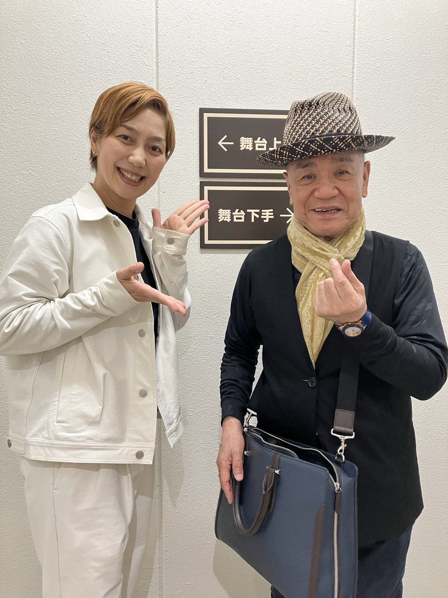 wakatayu11th's tweet photo. 名古屋踊り「仇討ちの福音」。舞台稽古。盆の上から舞台を眺め、ええ感じ。これはえらいこっちゃ！大阪の人、「ひのとり」に乗って名古屋に来てください。10/24（土）、25(日)、二階席まだあります。家元、奥さま、高橋大輔さん、OSKの華月奏さんと。 https://t.co/zDy7d6lNWS