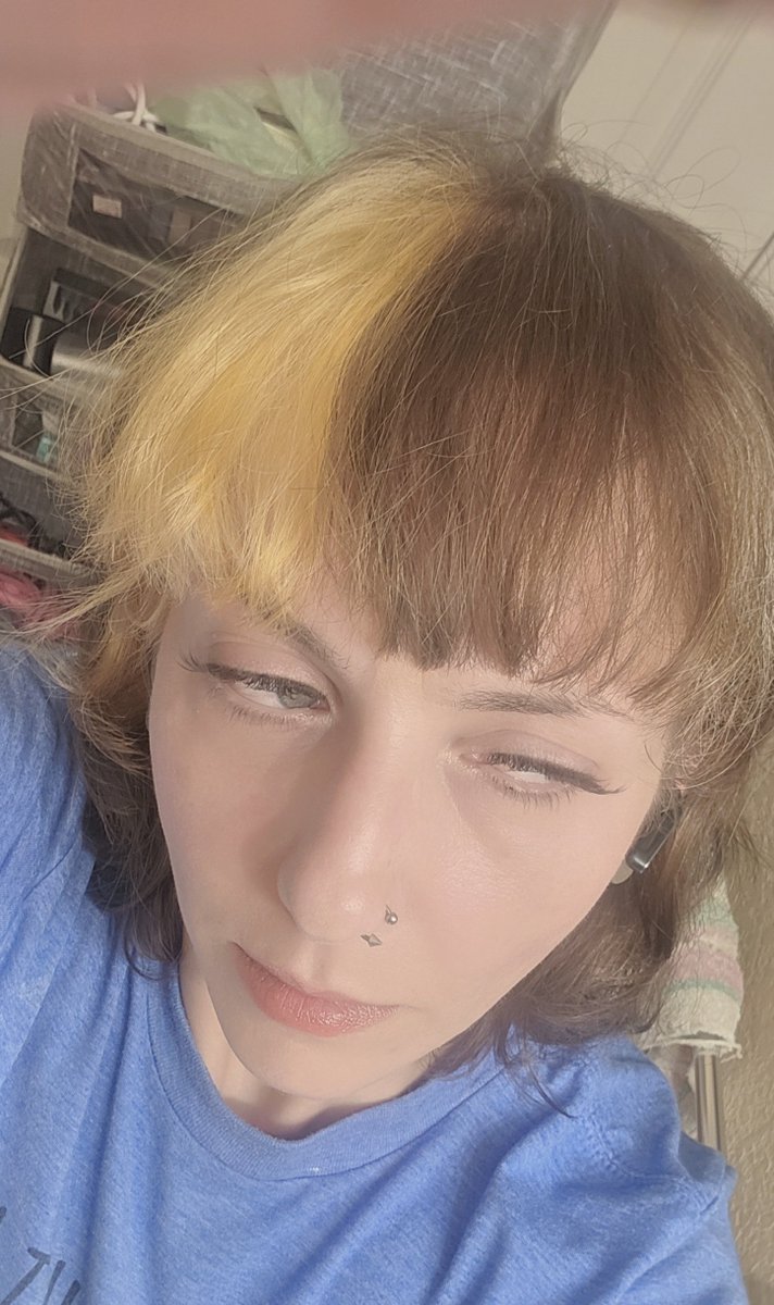 0TTERHAUS's tweet photo. It's kinda hard to tell (I wanted it like that) but I put on lash clusters!! Lashes are difficult for me to put them on but the clusters were easy peasy?? https://t.co/kjGgI3ItW7