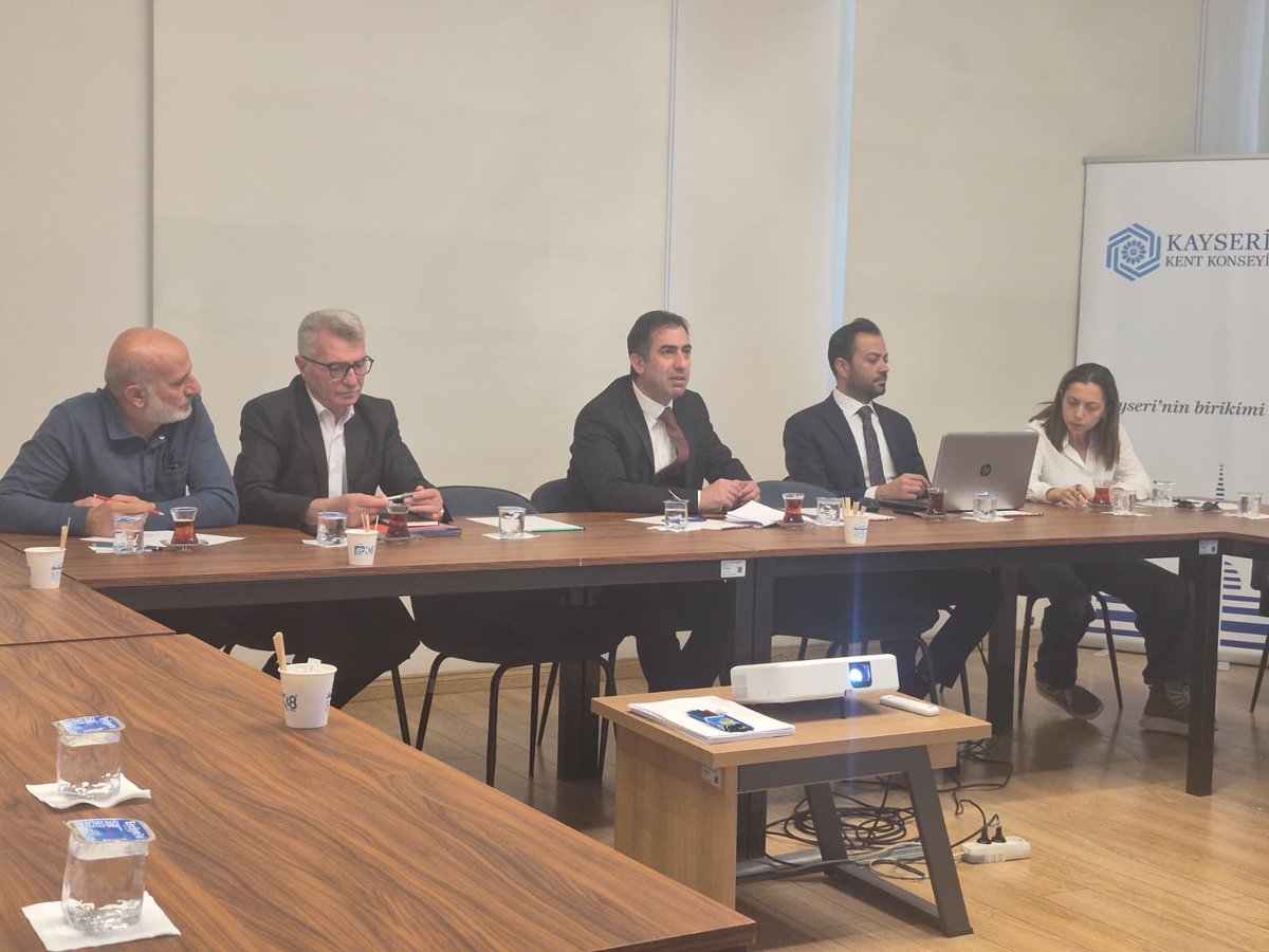 KentKonseyi38's tweet photo. Kayseri Kent Konseyi Yaşlı Sağlığı ve Bakımı Çalışma Grubu Toplantısı Gerçekleştirildi

https://t.co/92onC50UEn https://t.co/cXs36tJOH9