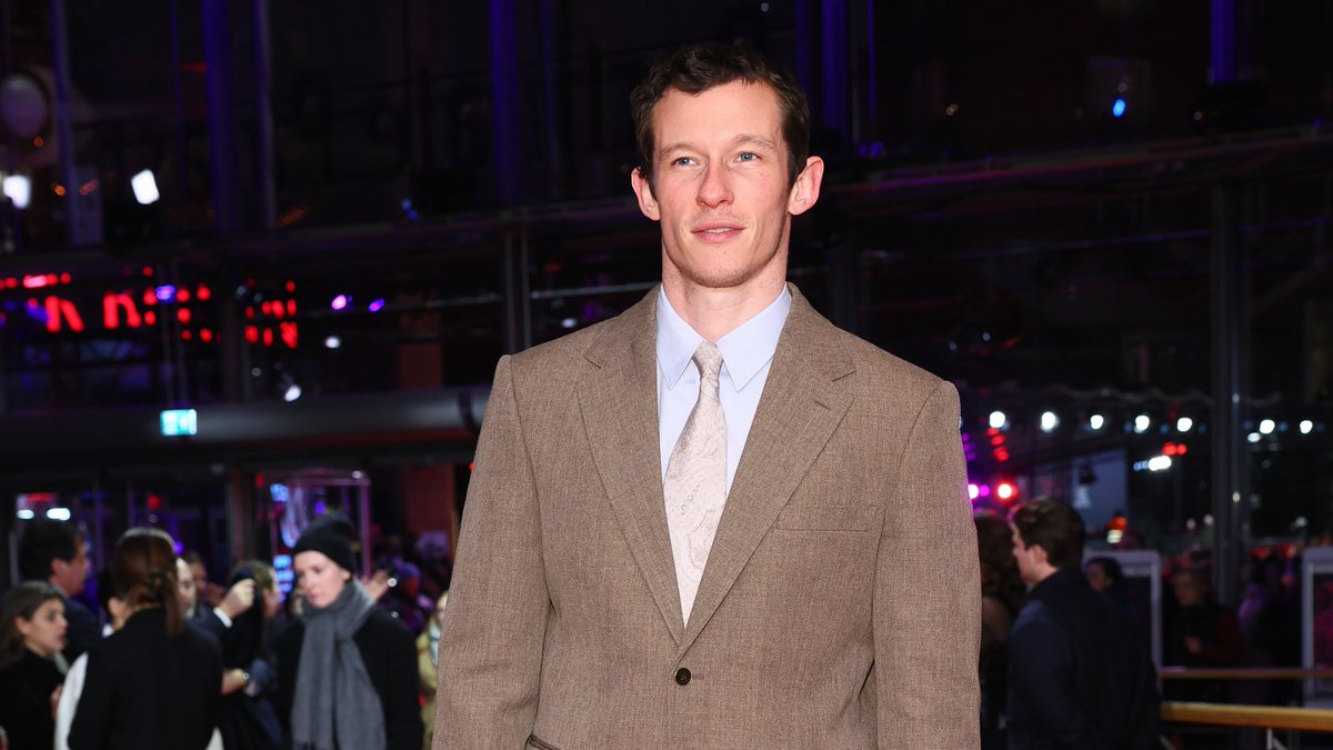 DEADLINE's tweet photo. At least four test offers for the role to play James Bond have been given out and while unconfirmed, insiders tell Deadline that three of the four actors expected to test are Jack Lowden, Callum Turner and Josh O’Connor.

More details on the search and final auditions for the new 007 in Deadline's The Dish here: https://t.co/GhDwVyPv3O