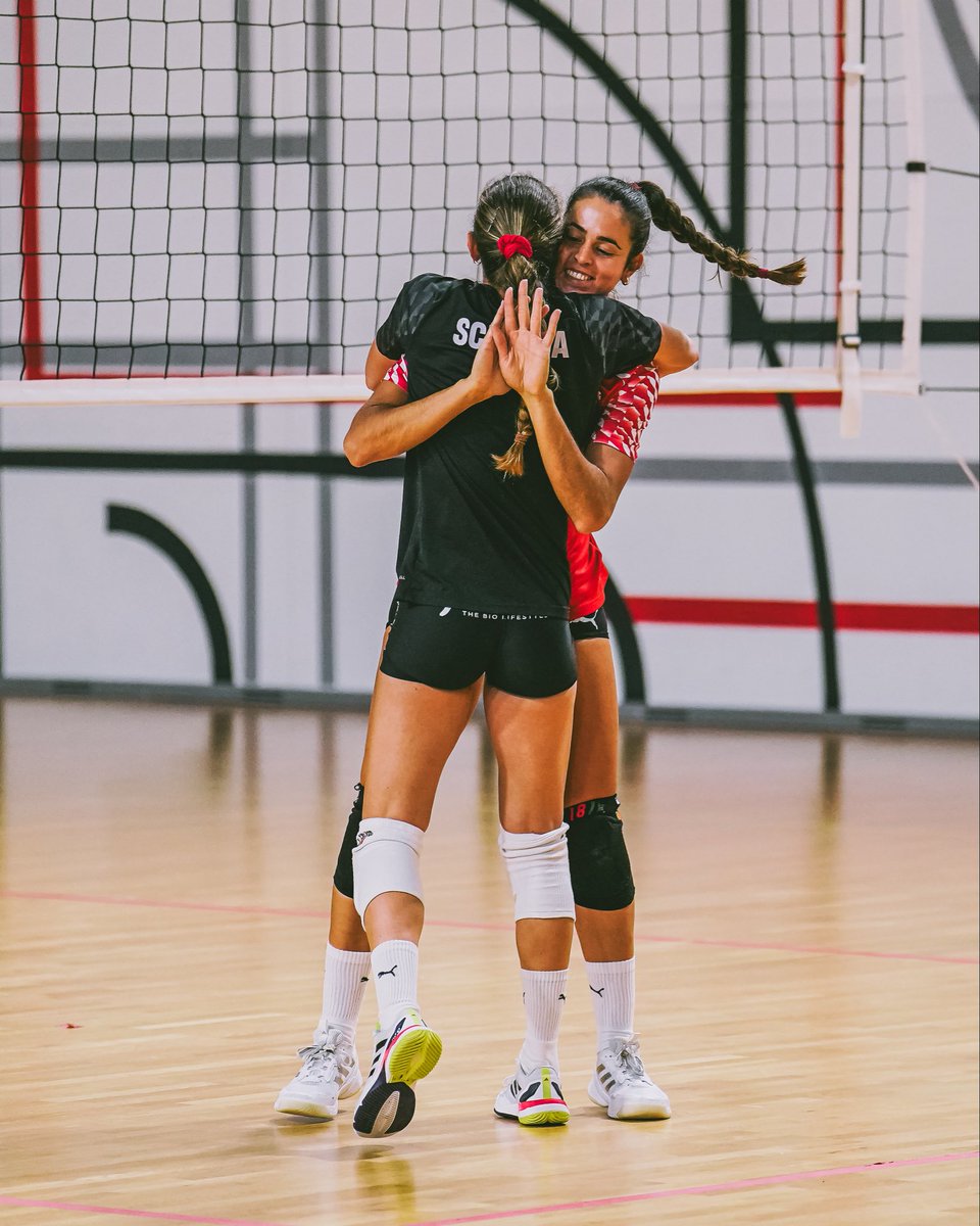 Modalidades_SCB's tweet photo. Em preparação para o clássico de amanhã ⚔️

#VoleibolSCB https://t.co/bwrDk99MJs