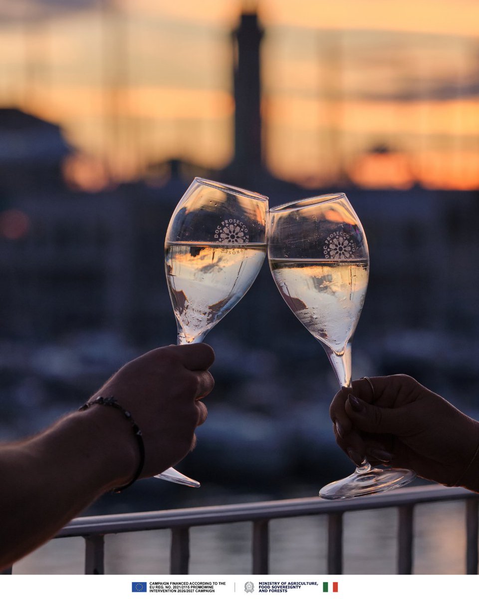 ProseccoDOC's tweet photo. Some moments call for lingering. 🌄🥂

With the season changing colors and Prosecco DOC in the glass, there’s no need to rush the moment. Just sip, celebrate the view, and stay awhile.

#ProseccoDOC #Bubbles #ItalianGenio #ProseccoDOC #GoldenHour https://t.co/XH0WxdL0jO