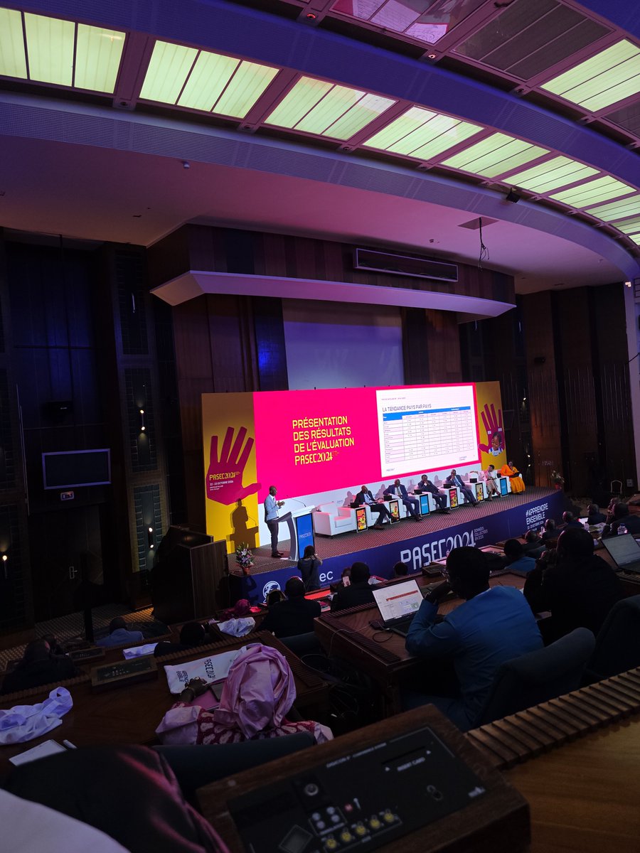 CONFEMEN's tweet photo. @HounkpodoteH présente les résultats de l’évaluation #PASEC2024 

25% des élèves atteignent le niveau attendu en mathématiques à la fin du primaire, contre 74% au début du primaire.  

#ApprendreEnsemble 

🔴 En direct ici : https://t.co/M3y1MCdRlG https://t.co/wcSTX7sj7P