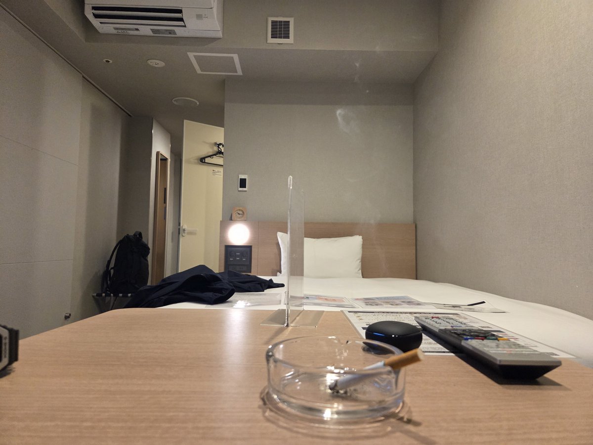jojogoksori's tweet photo. 普段から車🚗ばっかりの者に公共交通での移動は泣く電車２年ぶり
ずっと煙草吸えんしw 乗り換え焦る

仕事遠征あとに行ってきた🥲
励まして🤝励まされたり🤝沢山ありがとね！

やっと今🚬😌✨
今度から関東以西の方一緒に行かない？
電車マジわからん🤣💦💦 https://t.co/1HYoU6WuFz