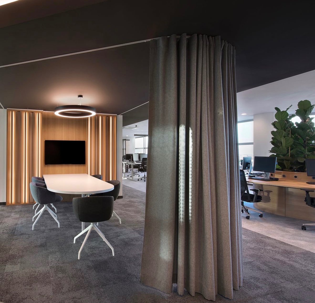 snowsoundusa's tweet photo. Create moody interior spaces with Snowsound solutions. 🕷️🖤☕️

#snowsound #moodydesign #moodyinteriors #acousticdesign #interiordesign https://t.co/DRvi0rO976