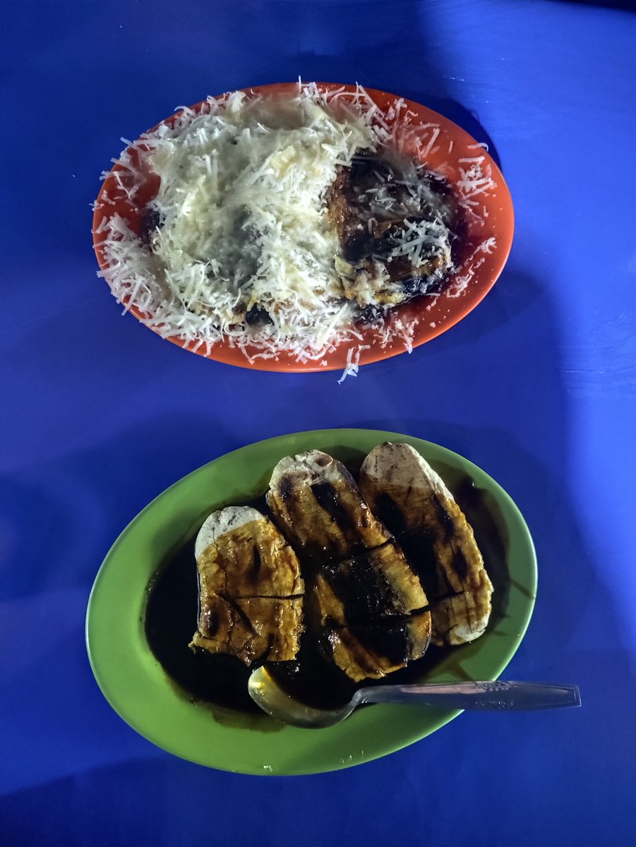 Bulupawsecret's tweet photo. Cape bgt ngode pngen emood banana, malah diajak makan Banana smackdown 🫩😌 https://t.co/e4N6Et88b9