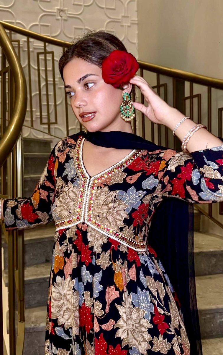 ArabFree's tweet photo. الجمال .. في التفاصيل

سارة مهند 👑

ترتدي الزّي الهندي التقليدي اثناء مناسبة في مدينة جدة 🇸🇦

🤩👏 https://t.co/nyFrlmNyAV