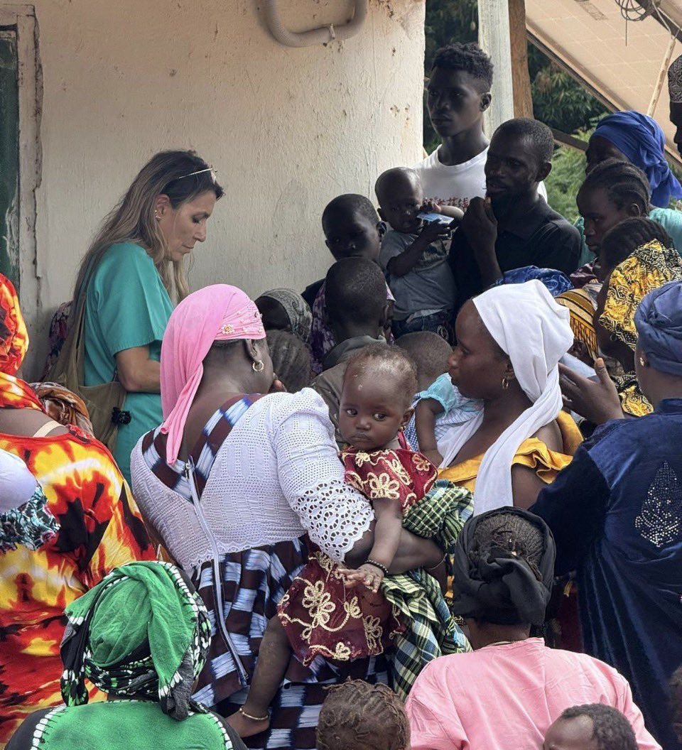 Fasmida's tweet photo. El impacto psicológico y social de la Filariasis es brutal. En el XIV Congreso de la @Semtsies presentamos el trabajo realizado por el equipo de #Ayepu sobre las consecuencias de la #filaria en #Gambia #EnfermedadesTropicales https://t.co/3W4XaSzzig
