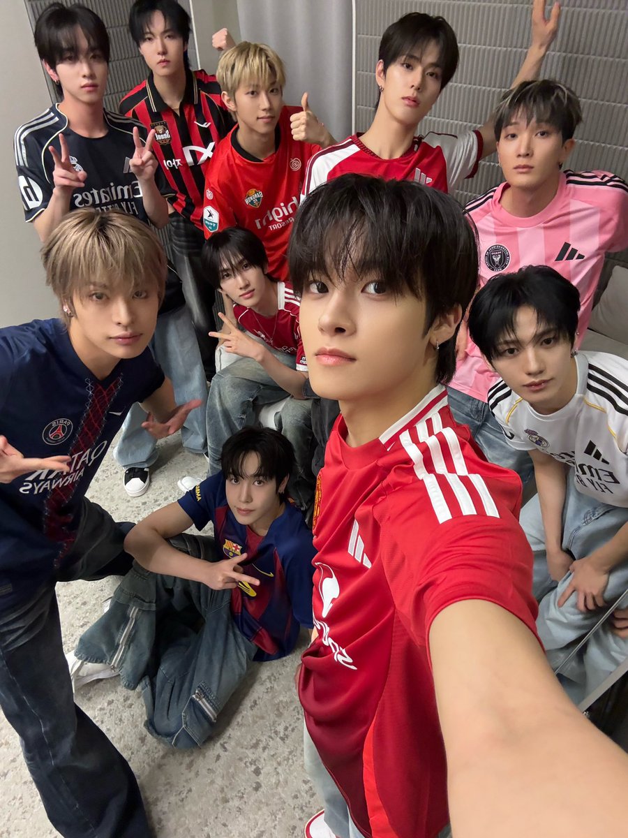 breadterism's tweet photo. — xikers as blue lock characters ⋆｡𖦹°⚽️⋆

a thread 🧵

#xikers #싸이커스 https://t.co/sedXWaaxjq