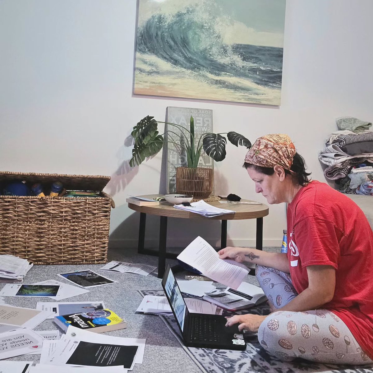 ddisynC913114's tweet photo. Frida Kahlo painted world-class work while bedridden. Oscar Wilde wrote in prison. I’ve typed 10 chapters of my book, written 2 songs and 3 poems. Maybe isolation is good for the soul after all. https://t.co/79Li4QharZ