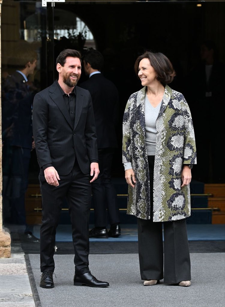 WeAreMessi's tweet photo. A royal reception for football’s greatest ever🐐 https://t.co/WTVM1yBqhC