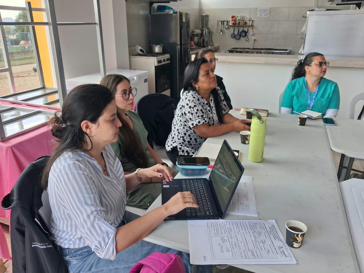 SecGobCundi's tweet photo. #EnTerritorio ||💜 En Cogua, llegamos a la Casa de la Mujer con un taller comunitario en el marco de Policarpa, una apuesta del Plan de Desarrollo Departamental para promover los derechos de las mujeres, fortalecer sus capacidades y construir entornos más seguros y equitativos. https://t.co/qokvxWNglb