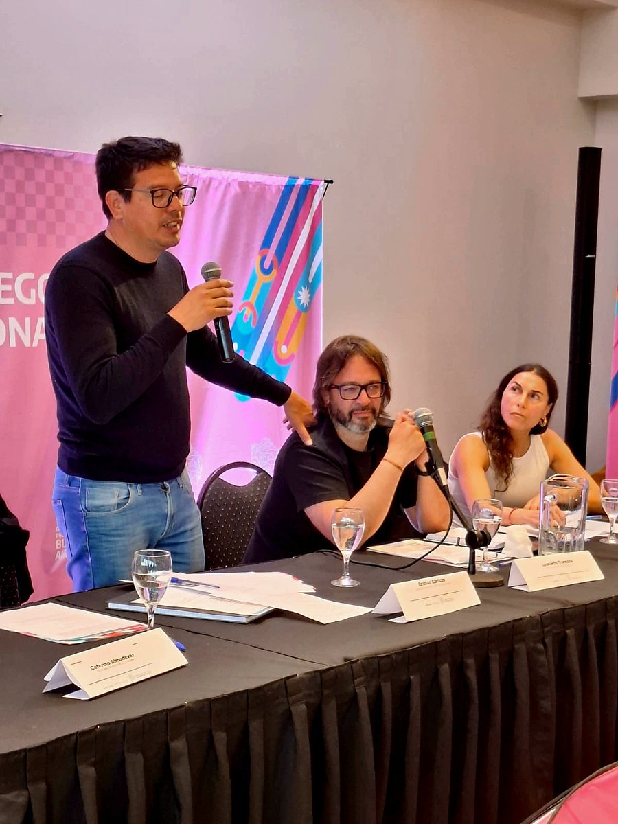 Leot14's tweet photo. ➡️El deporte es una política pública estratégica para el desarrollo humano y la construcción de una sociedad más justa.
En📍Mar del Plata participamos del 1º Foro Provincial del Deporte, junto a @cardozocristian y demás autoridades, compartiendo experiencias y debatiendo los desafíos del deporte en la PBA💙.
Defender el deporte como derecho es ampliar oportunidades, garantizar inclusión y fortalecer el rol del Estado en cada comunidad.
@Kicillofok @flaviaterigi @larroqueandres