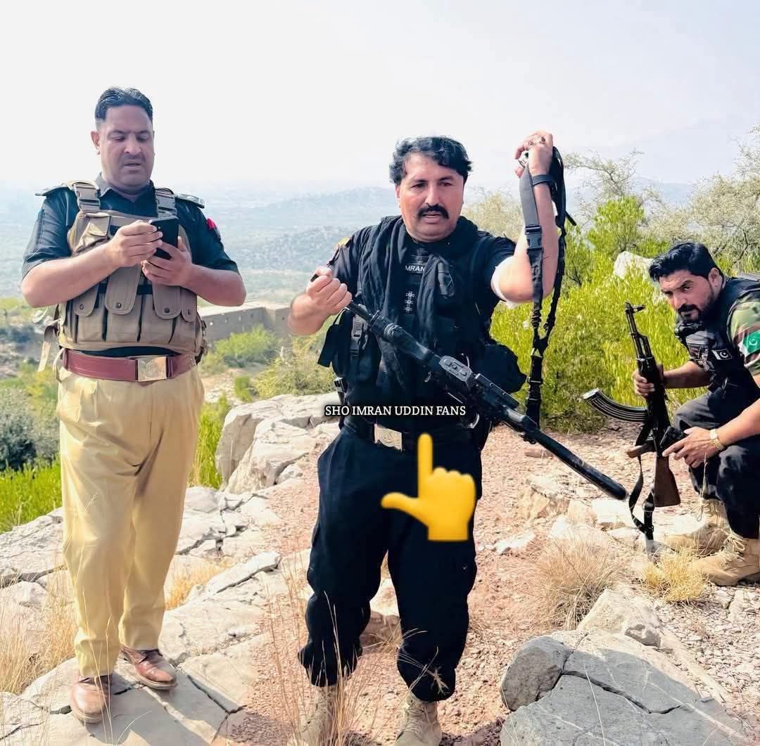 Devrajjoshi1947's tweet photo. #BREAKING 4 Police officers, including DSP Imranuddin and SHO Afzal Awan, were killed in a deadly clash with militants in Khurram area of Karak KPK.

#Pakistan #KPK #Karak #Khurram #Ambush #LumberOneArmy https://t.co/vxcUuPhFNO