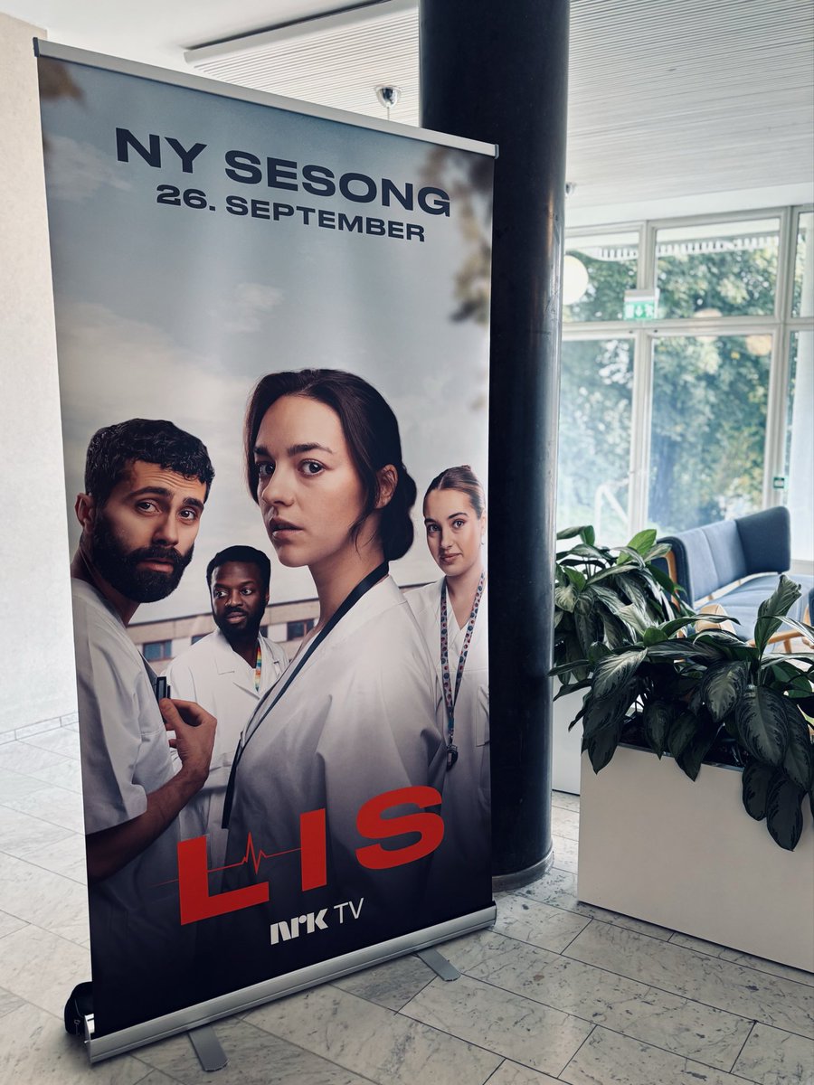 Ingeborgborg's tweet photo. Fra innspillingen av Seriesnakk-episoden om LIS, som jeg trekker frem i Aftenposten i dag. Snakket om anoreksi og spiseforstyrrelser, myter om vekt, frykt, løgn og – ikke minst – om tvangsbehandling.

🎧👉🏻 https://t.co/xkN82YYsq5 https://t.co/FatpHwK7pG