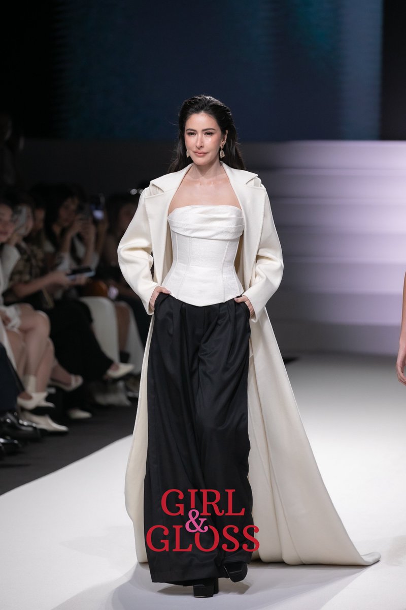 girlngloss's tweet photo. "ศรีริต้า เจนเซ่น" บนรันเวย์โชว์ของ BAAB ในงาน ELLE Fashion Week 2026 at ICONSIAM ✨️

#ELLEFashionWeek2026
#EFW26ATICONSIAM 
#BAABDESIGNS https://t.co/TGSuDYNR8O