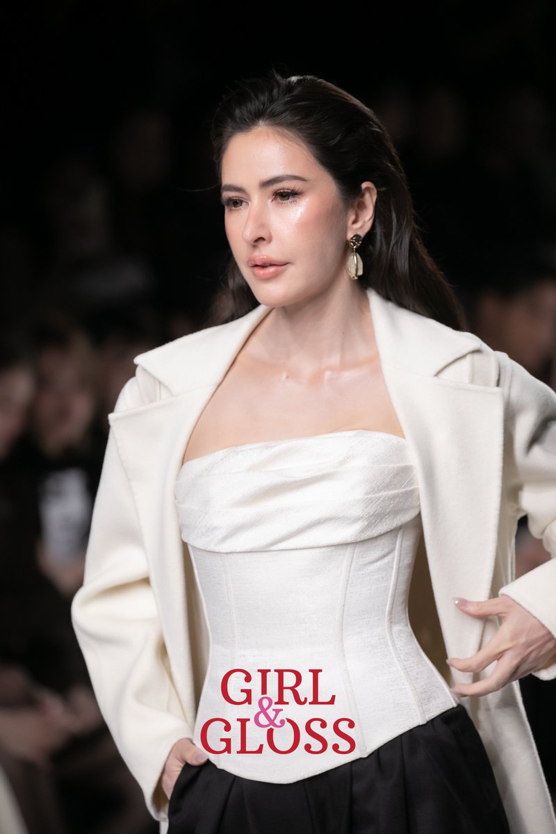 girlngloss's tweet photo. "ศรีริต้า เจนเซ่น" บนรันเวย์โชว์ของ BAAB ในงาน ELLE Fashion Week 2026 at ICONSIAM ✨️

#ELLEFashionWeek2026
#EFW26ATICONSIAM 
#BAABDESIGNS https://t.co/TGSuDYNR8O