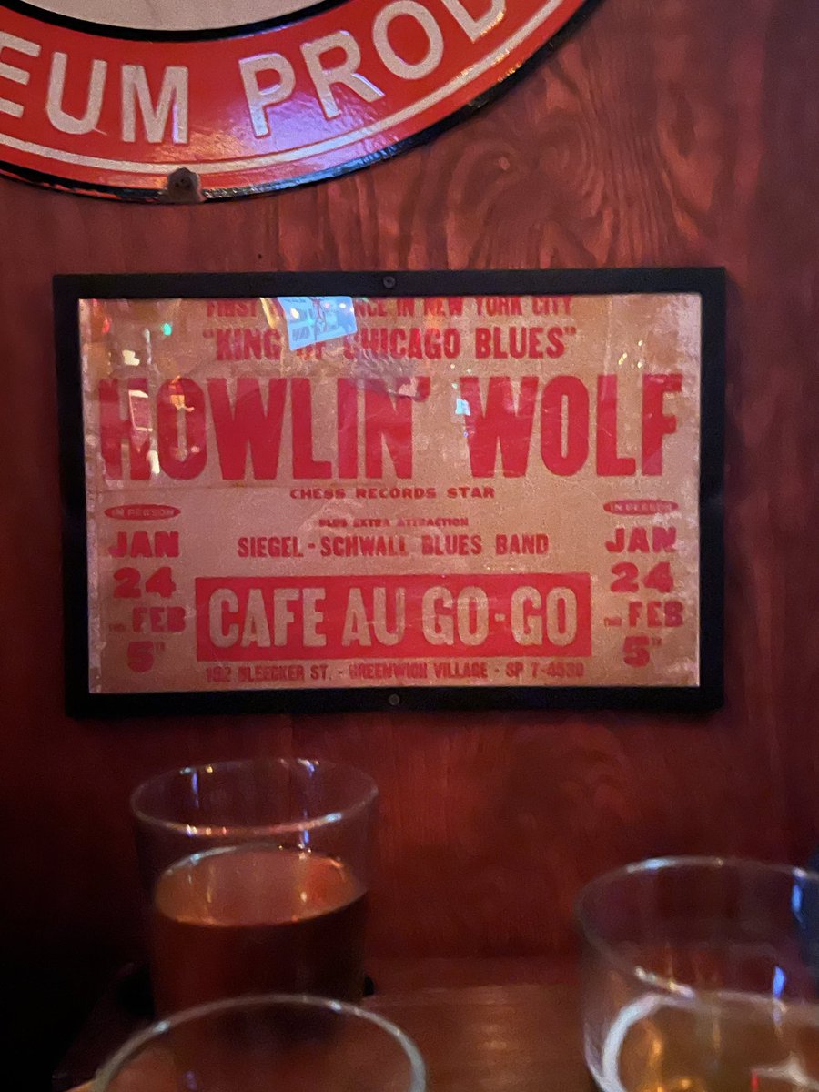 NYCSightsSounds's tweet photo. A night out in the east village NYC - at the stellar honky tonk bar Lucinda’s.  Live music for days + a tribute #DollyParton comfort station. 🤠 https://t.co/weQxyfnlli