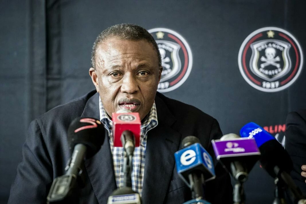 iDiskiTimes's tweet photo. 𝗞𝗛𝗢𝗭𝗔'𝗦 𝗠𝗘𝗦𝗦𝗔𝗚𝗘 𝗧𝗢 𝗡𝗖𝗜𝗞𝗔𝗭𝗜 ☠️

“Mandla leaves with our gratitude and our blessing. His contribution to Orlando Pirates has been evident throughout his time with us. 

We respect his wish to pursue this new opportunity and wish him success as he takes on a new responsibility."