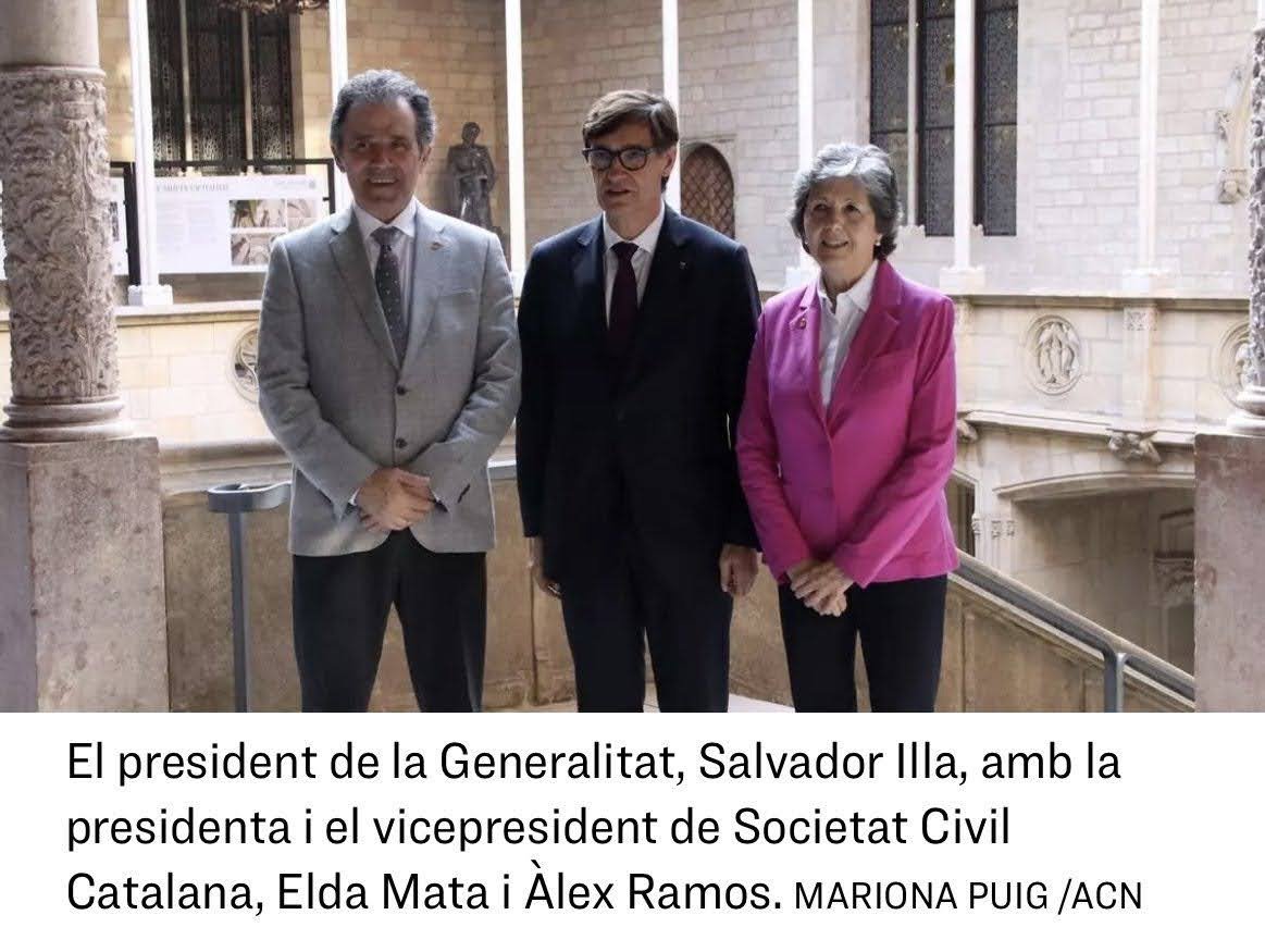 ABalagu's tweet photo. Rebuda entusiasta dels diputats del parlament de Catalunya a l'exconseller Lluís Puig. 
Significatiu que els del PSC no hagin estat presents, ells són més de SCC, PP i Vox. https://t.co/axyjs0Nz3r