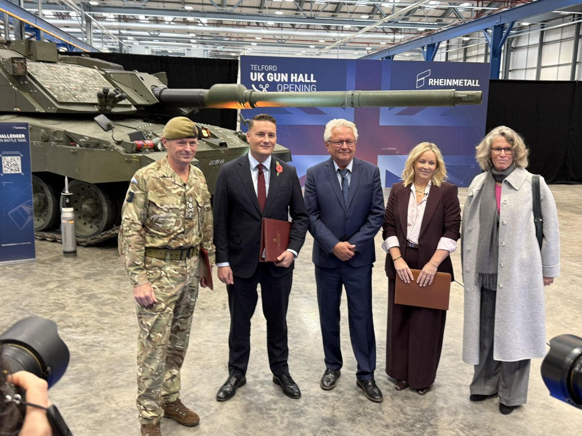 RheinmetallAG's tweet photo. 🇬🇧 New chapter for #British firepower: #Rheinmetall has officially opened the #UK Gun Hall in #Telford in the presence of the #British #Defence Secretary, @wesstreeting.

https://t.co/GgQRg8rWC6 https://t.co/yXndWfmqOS