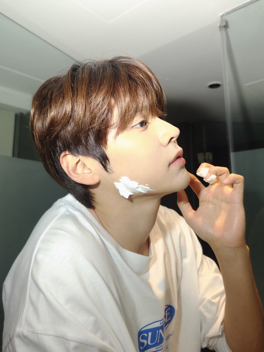 _extwo tweet picture