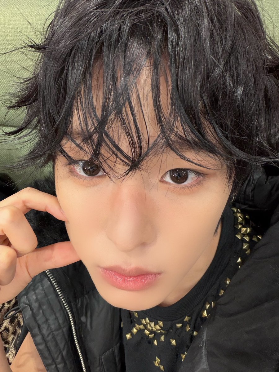 wichumedia's tweet photo. [261022] 🐿📸 22:38 KST https://t.co/xKX7lnH24h