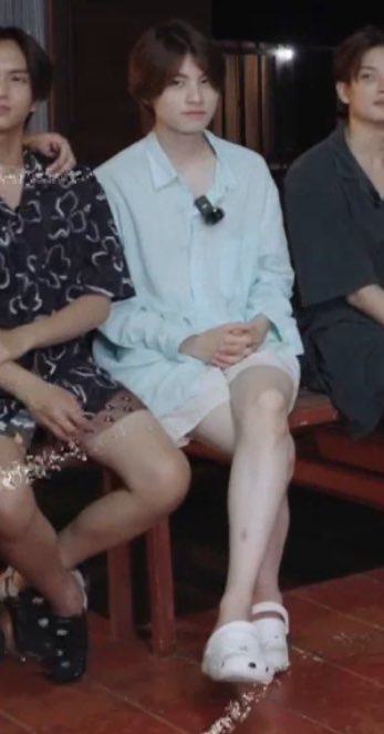 rabbithwasugar's tweet photo. โหวววขาเอเอ https://t.co/xqc3JTk9dh