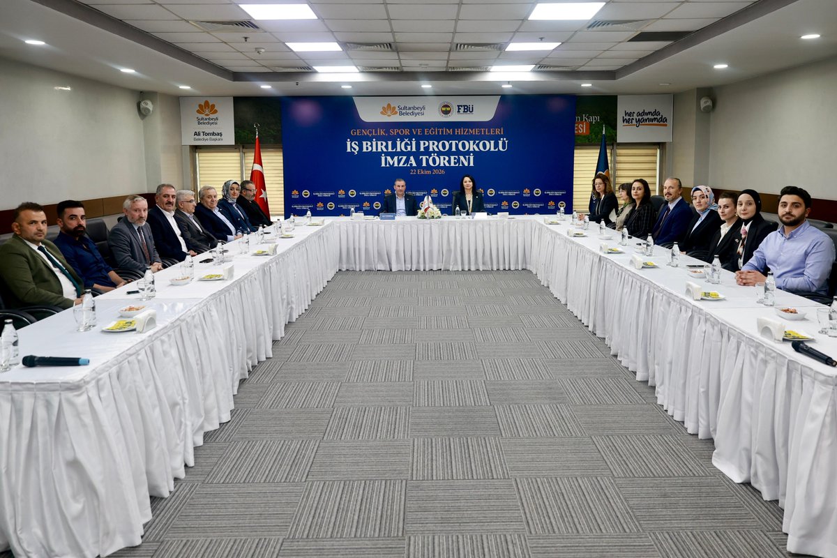 alitombastr's tweet photo. Bugün; Sultanbeyli Belediyemiz ile Fenerbahçe Üniversitesi arasında eğitim, gençlik ve spor alanlarında önemli bir iş birliği protokolü imzaladık.

Bu iş birliğiyle ortak projeler geliştirecek, gençlerimize staj ve uygulama imkânları sunacağız. Sağlıklı bir yaşam ve güçlü bir gelecek için gençlerimizi desteklemeye devam edeceğiz.

Değerli katkıları için Fenerbahçe Üniversitesi Rektörü Sayın Prof. Dr. Fatma Kanca’ya ve emeği geçen herkese teşekkür ediyorum. Hayırlı olsun.