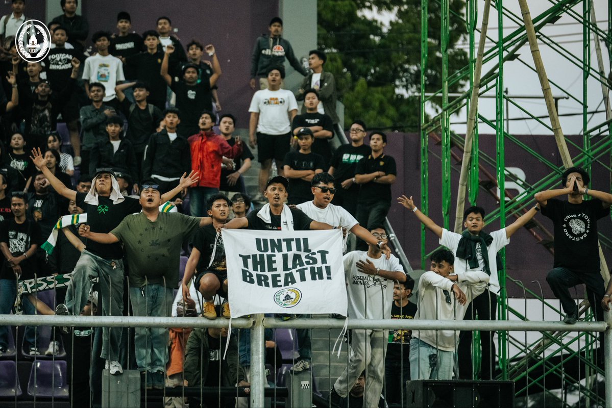 PSSleman's tweet photo. Akan selalu hidup dalam ingatan dan menjadi bagian yang tak tergantikan. Beristirahatlah dengan tenang. 💚

Terima kasih PSS Fans yang tanpa lelah membersamai Super Elja. Hati-hati dalam perjalanan pulang, selalu utamakan keselamatan.

Sampai jumpa di laga kandang berikutnya. Kami akan berjuang lebih keras untuk meraih hasil maksimal. 

#PSS #COSE #PSSday #KDRvsPSS