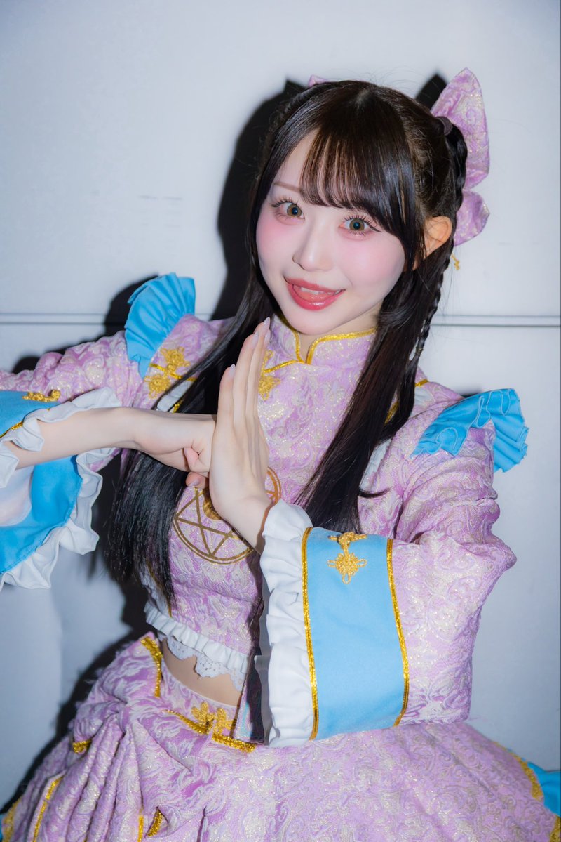 Amu_nonfic's tweet photo. キョンシー衣装🐼💜 https://t.co/phkX0QobSl