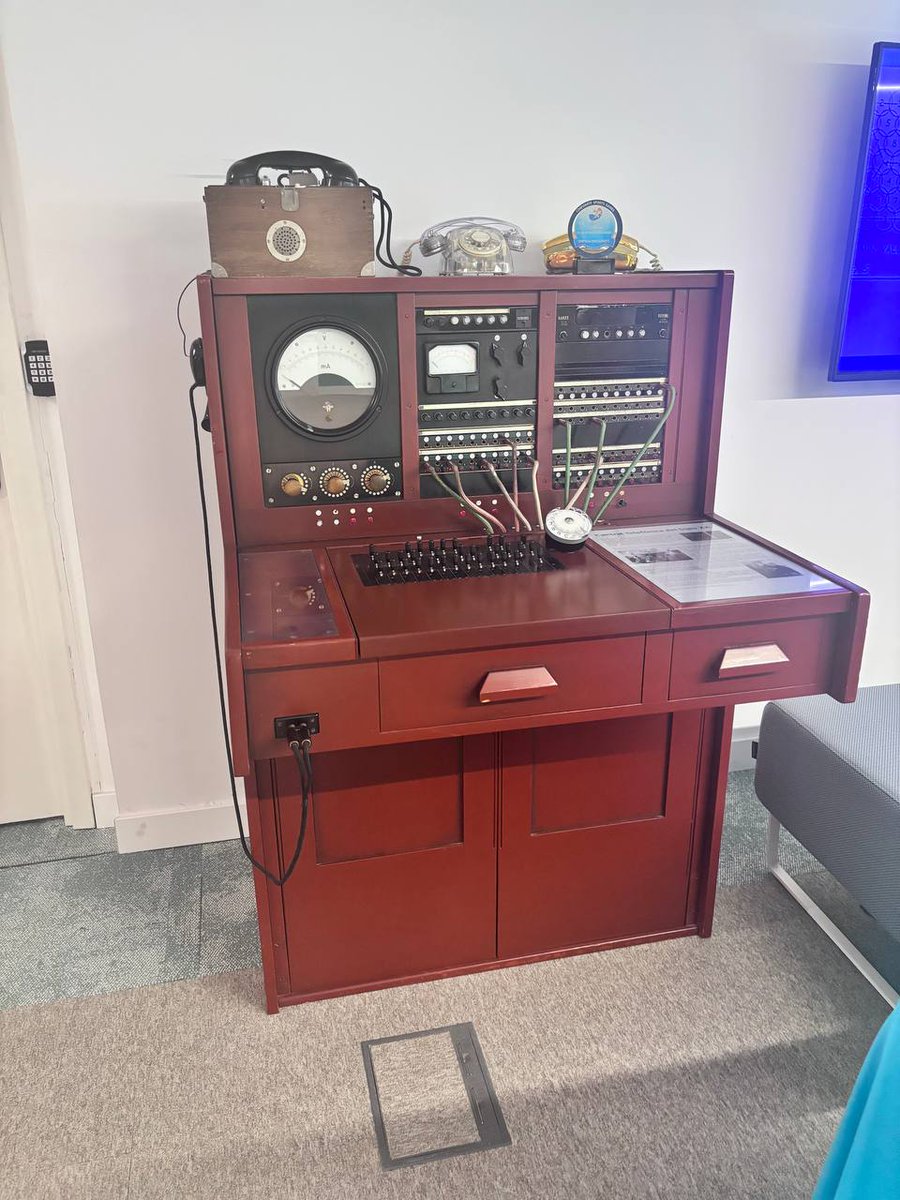 edutaboada's tweet photo. He realizado una visita a  @nokia esta mañana con @ecollado, en sus oficinas, y me he encontrado con estas maravillas. https://t.co/85OgckOLPl