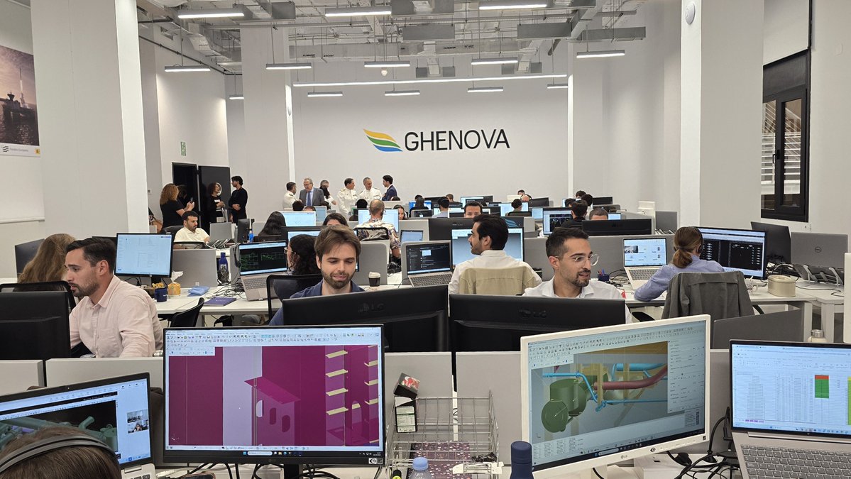 SPEGC's tweet photo. La empresa multinacional @GHENOVAofficial se instala en el Centro de Innovación Marino-Marítima 📍 gestionado por la SPEGC, para prestar servicios avanzados de ingeniería desde Gran Canaria🚢

Desde su llegada a la isla en junio de 2024, la compañía mantiene un firme compromiso con la creación de empleo local cualificado. Su plan de expansión prevé:
🔹 20 nuevas contrataciones antes de finalizar este año
🔹 30 incorporaciones adicionales durante 2027
🔹 Un objetivo claro: alcanzar una plantilla de 100 profesionales a finales del próximo año

Para hacer frente a esta alta demanda de perfiles cualificados, la SPEGC y Ghenova han diseñado una estrategia conjunta que vincula capacitación con empleabilidad real 🤝 Fruto de esta colaboración son los cursos especializados, que se están llevando a cabo durante este mes de octubre, dirigidos a capacitar a 35 técnicos e ingenieros para el desarrollo profesional en las áreas técnicas de la empresa⚓️

Esta formación se enmarca en la iniciativa TECNOVA de la SPEGC que persigue acercar a los profesionales canarios a la demanda de empresas innovadoras que demandan perfiles con una cualificación específica para acceder a las ofertas de empresas tecnológicas🚀

ℹ️ Amplía esta información: https://t.co/sTody6kWds