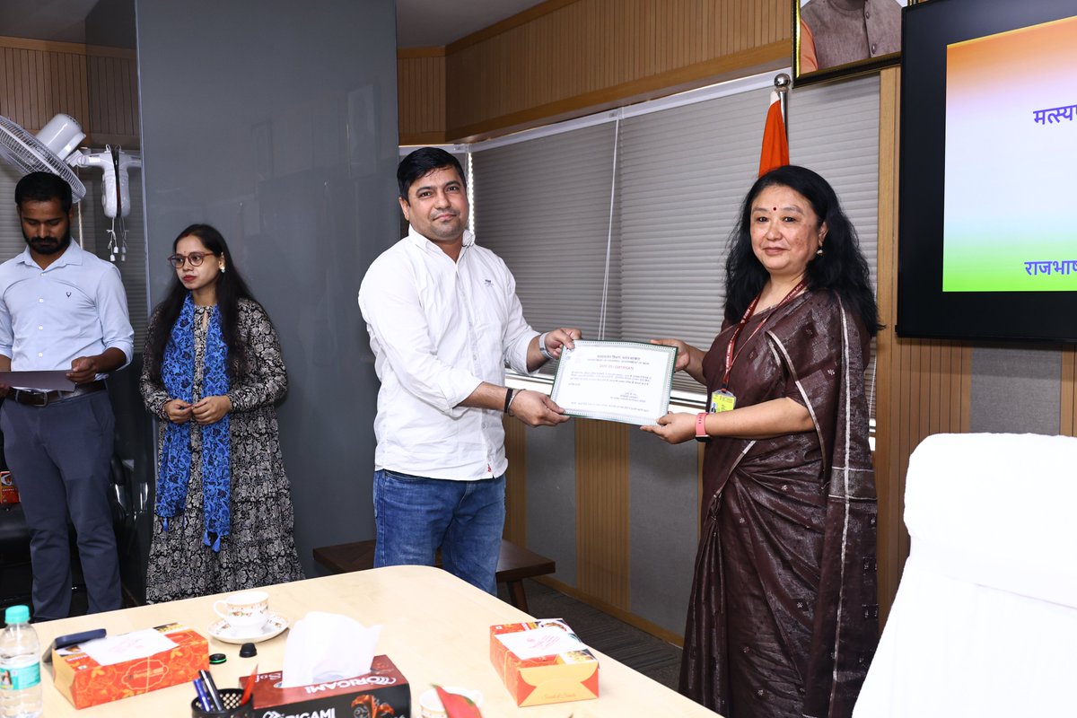 FisheriesGoI's tweet photo. राजभाषा पखवाड़ा २०२६ के उपलक्ष्य में आज मत्स्य पालन विभाग, भारत सरकार द्वारा चंद्रलोक भवन, नई दिल्ली में पुरस्कार वितरण समारोह का आयोजन किया गया।

इस अवसर पर विभाग में आयोजित विभिन्न हिंदी प्रतियोगिताओं के विजेताओं को सम्मानित किया गया। https://t.co/AT5iAuwNnV