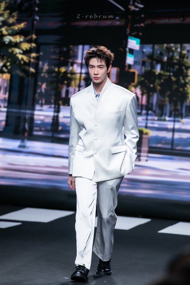 _zrebrum_'s tweet photo. Hello! Handsome 

MAXKY FREE TO BE EFW26

#MaxkyatEFW26ICONSIAM
#maxky_rp #maxkybyZ https://t.co/Hmj8cKvAya