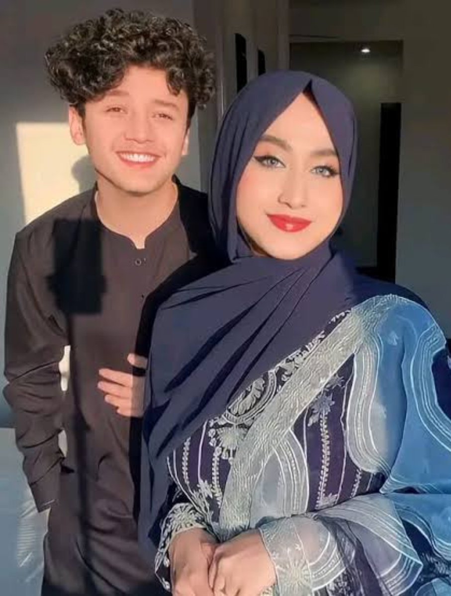 Worryna_'s tweet photo. Pakistani actress Alizeh Jamali, before &amp; after marrying Ayush Singh Thakuri 🇵🇰🇳🇵 https://t.co/qFdesQd0zf
