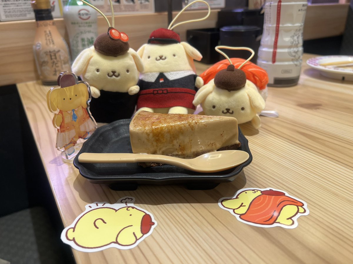 kao_miel's tweet photo. 夫がポムのスシローはいいのか？と
お誘いしてくれてポムロー第二弾😭💗

第二弾はひとつだけど決めたけど
欲しかったサーモン出てくれて
喜びの大集合💗
本当にかわいすぎてスシロー様
本当にありがとうございます😭💗

ハンバーグ寿司にハマるかおぺ…
なんであんなに美味しいの？！寿司屋だよね？ https://t.co/1YGEDLphyZ