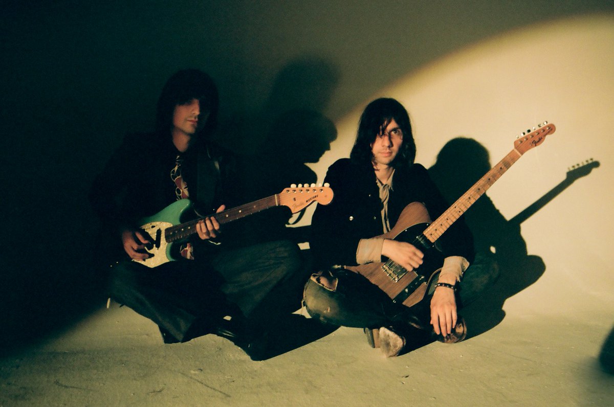 thelemontwigs's tweet photo. Music video for “Look For Your Mind” is out TOMORROW! 🧐🧠 Directed by Ambar Navarro. YouTube premiere tomorrow at 7am PST, 10am EST, 3pm GMT, 4pm CET https://t.co/0pwEbZ86qs

Photo by Jules Rawlinson https://t.co/WfhH8uvY6K