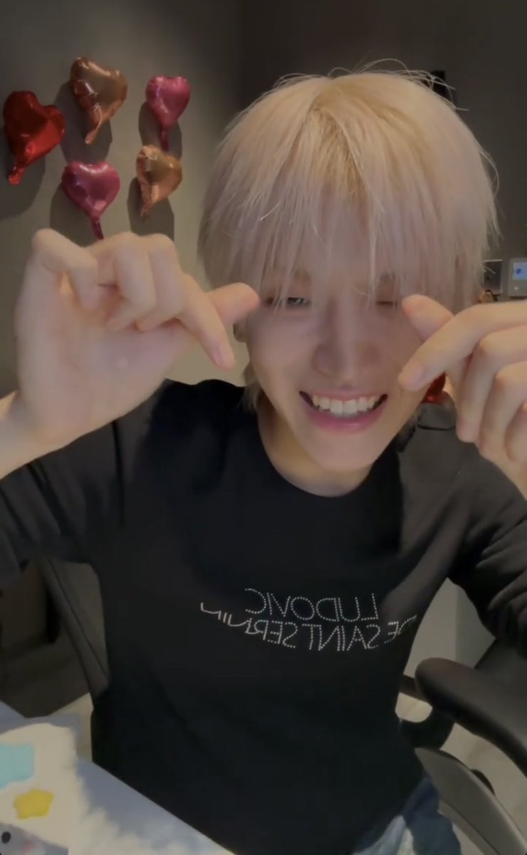kimwh06's tweet photo. 리우 오늘 진짜 너무 이쁘다😍😍 
링링이 생일축하해🎉 https://t.co/eldhr52FfF