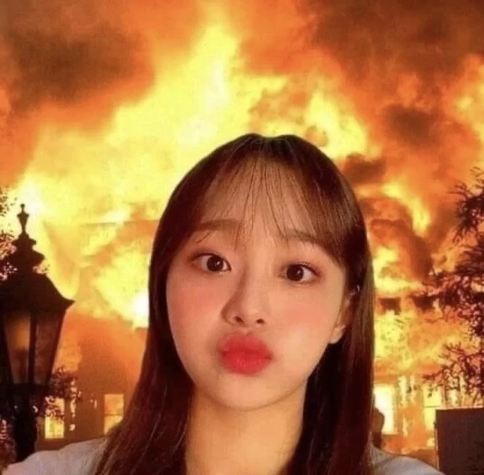 impulserupture's tweet photo. How the annoying straight cis white girl in ur class stares at u when u tell her that u don't like tinashe https://t.co/3ABQ1UawcE