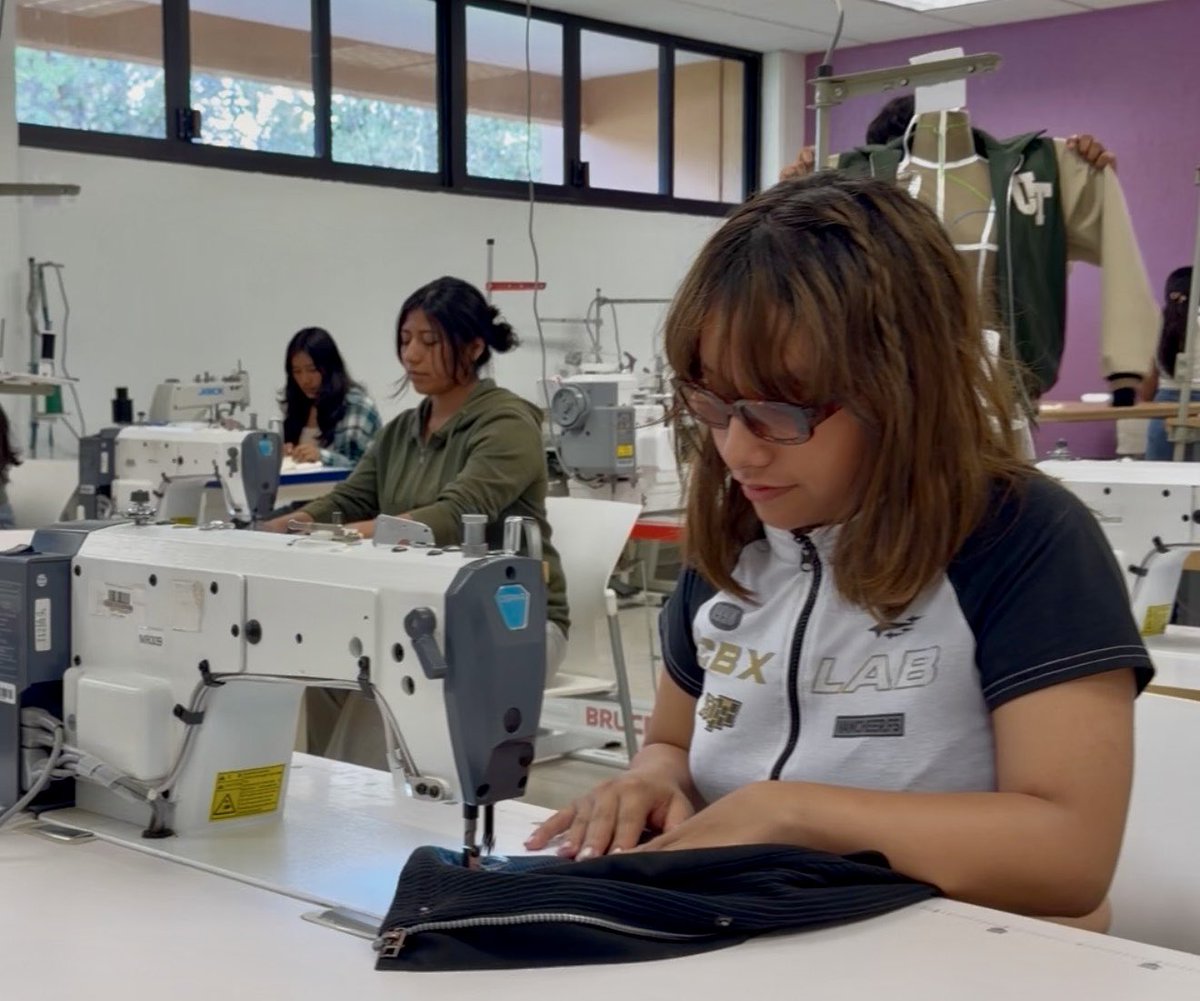 utvco's tweet photo. Las y los alumnos de la carrera de Diseño Textil y Moda, están casi listos para el MODAFEST UTVCO 2026, contaremos con conferencias magistrales del diseñador Fausto Rodríguez, la diseñadora Magaly Capdevilla y el Dr. Samuel Bautista Lazo. 
🗓️: 28 de octubre
⏰: 07:00 a 15:00 hrs. https://t.co/DPtq8zJ6r0